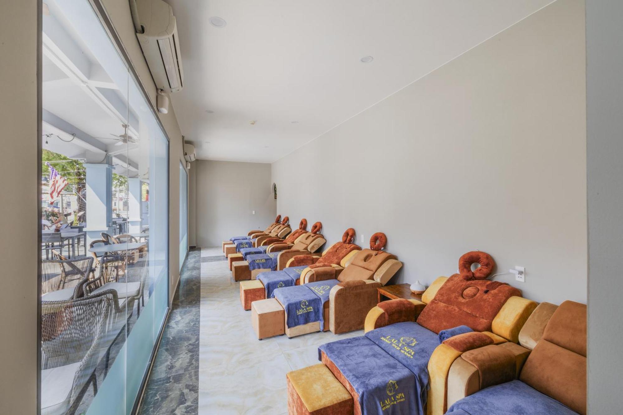 Amon Hotel Фу Куок Екстериор снимка